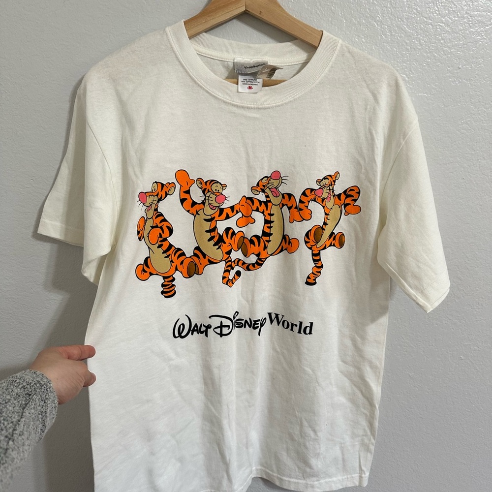 Lot of 4 Vintage Disney Tigger Winnie The Pooh Shirts size M and XL